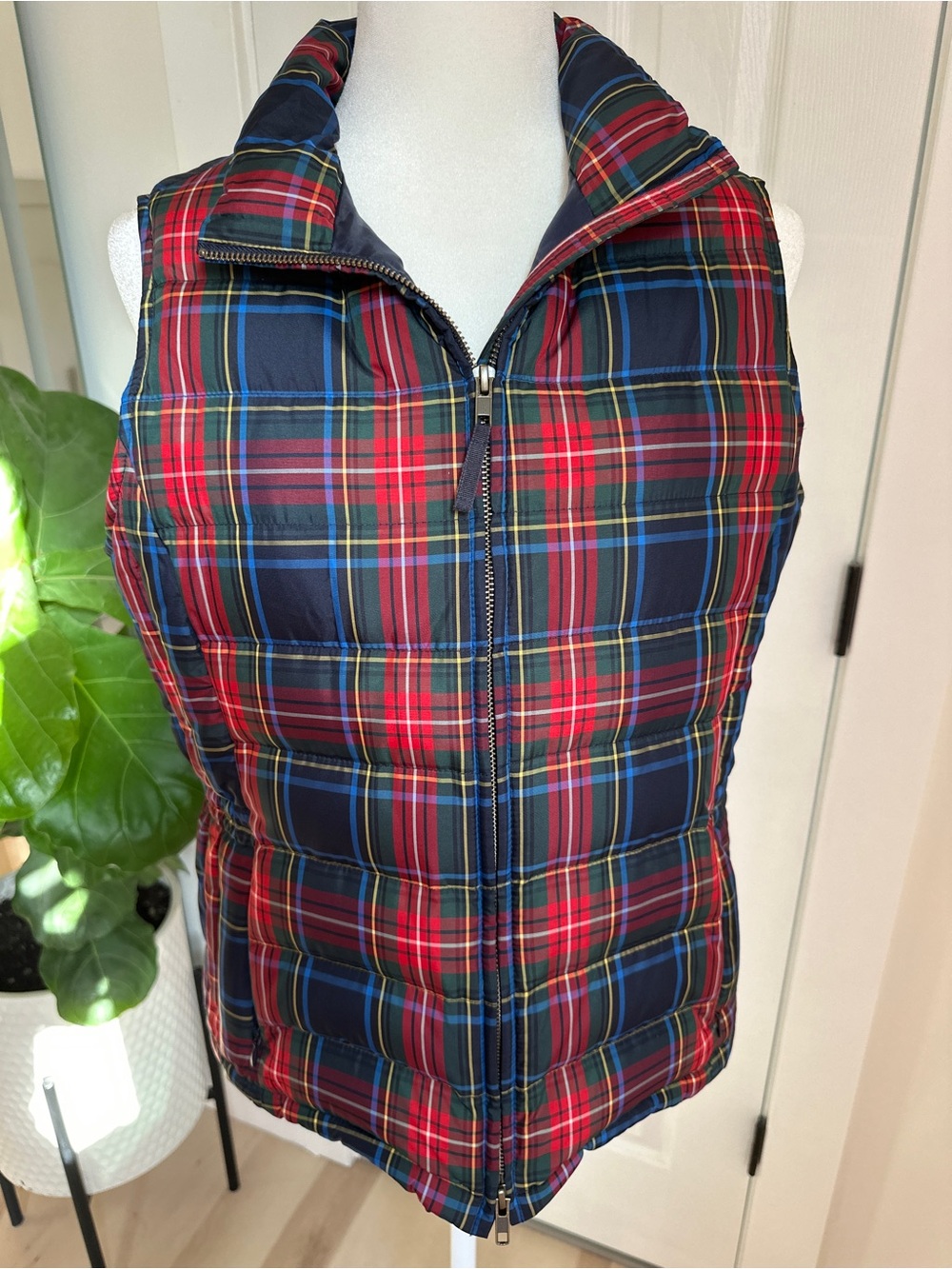 Talbots Petites Plaid Down Puffer Vest Medium Petite MP Full Zip Preppy Tartan